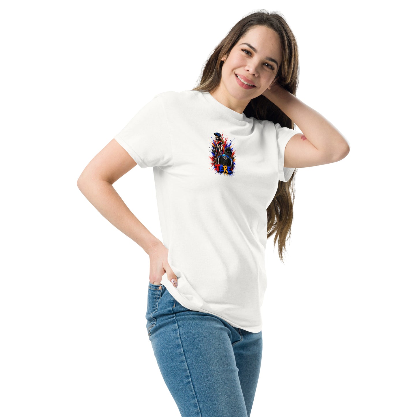 Camiseta blanca mujer frontal izquierda con diseño cartoon motociclista personalizado - Moda Cartoon Lab