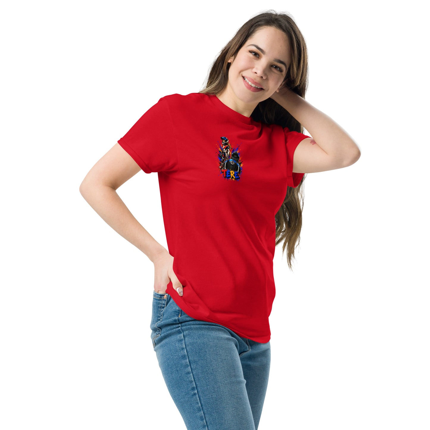 Camiseta roja mujer frontal izquierda con diseño cartoon motociclista personalizado - Moda Cartoon Lab